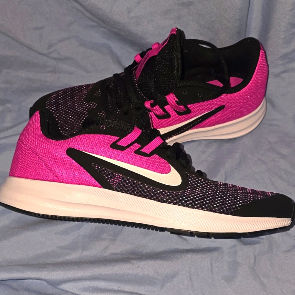 Nike Downshifter Running show 4Y 5.5W